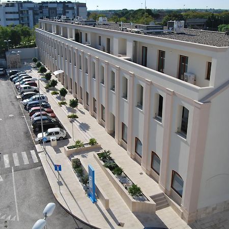 Residence Trani Exteriör bild